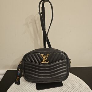 👜 Louis Vuitton New Wave Camera Bag Black Quilted Calfskin with Gold Hardware